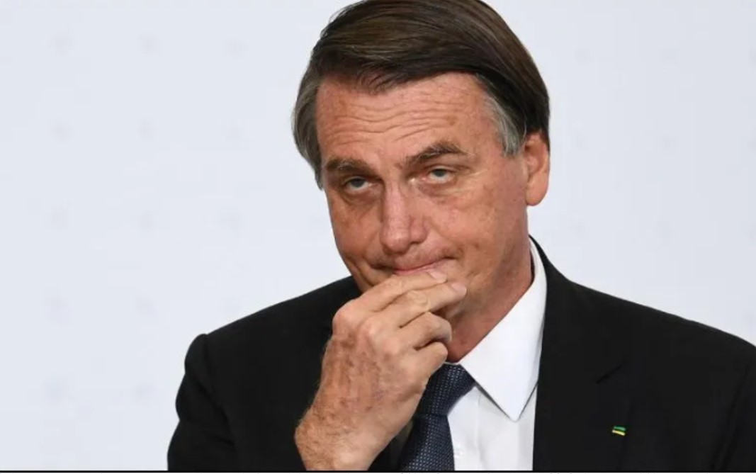 Bolsonaro es hospitalizado nuevamente por problemas abdominales