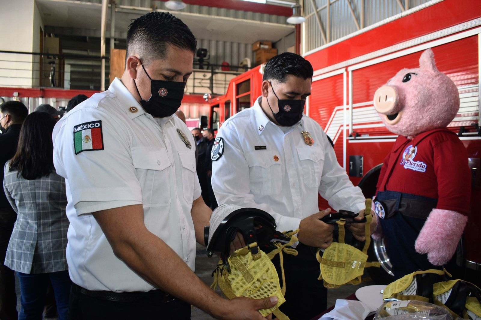 Ayuntamiento recibe equipo nuevo para bomberos