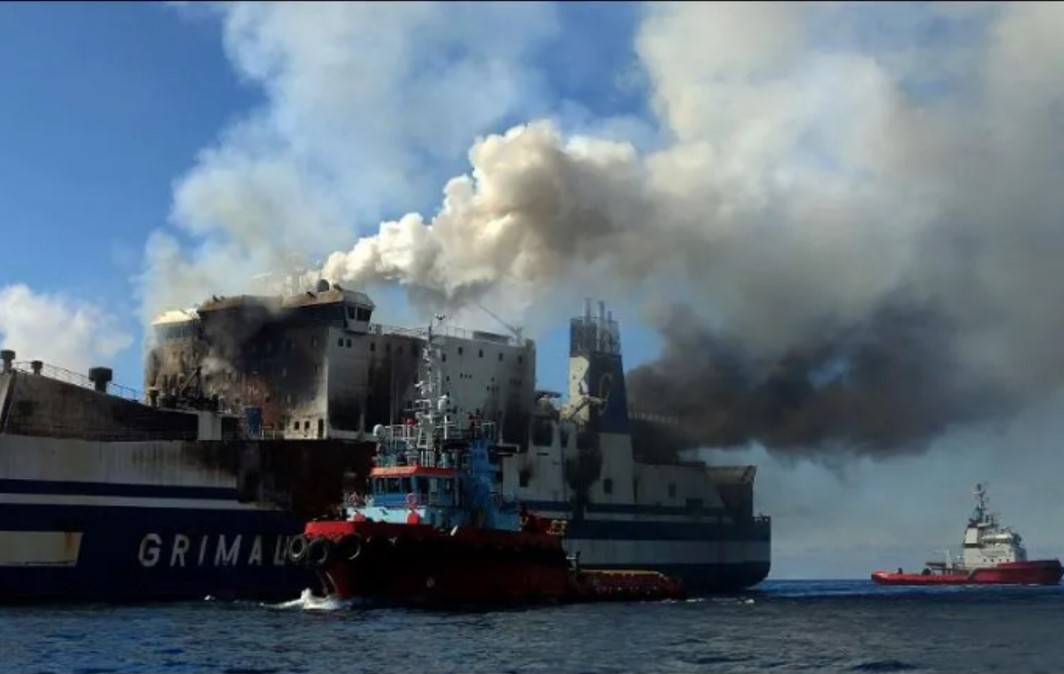 Grecia, en la búsqueda de los desaparecidos que dejó incendio de ferry