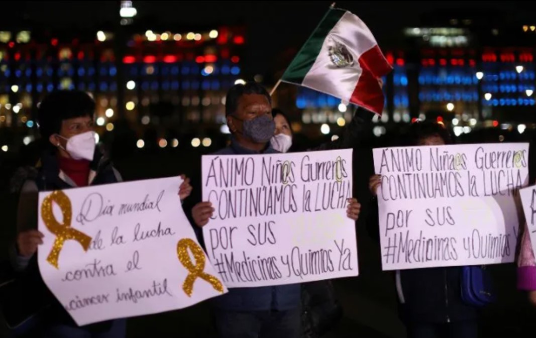 Padres de niños protestan por falta de medicamentos y quimioterapias