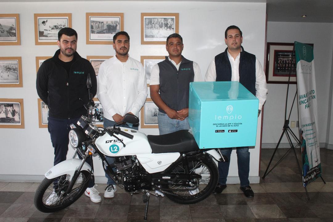 Reinventan servicio de autolavado de autos mediante aplicación digital