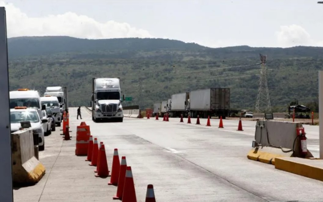 Recula Gobierno federal al tarifazo en las autopistas