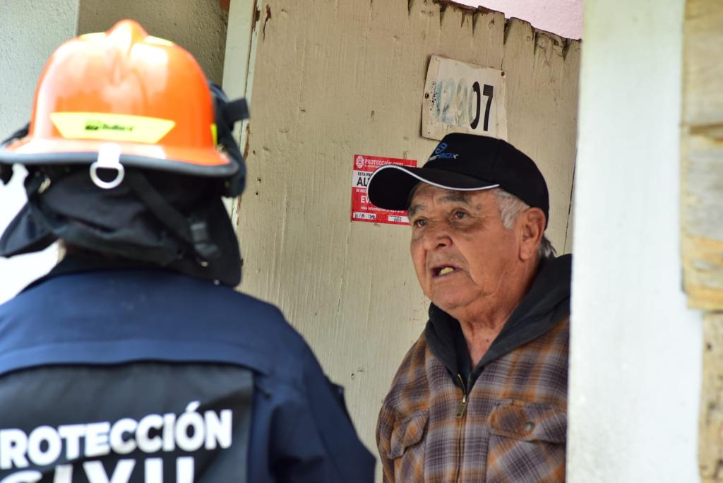 Protección Civil sigue notificando a residentes de zona de riesgo en camino verde