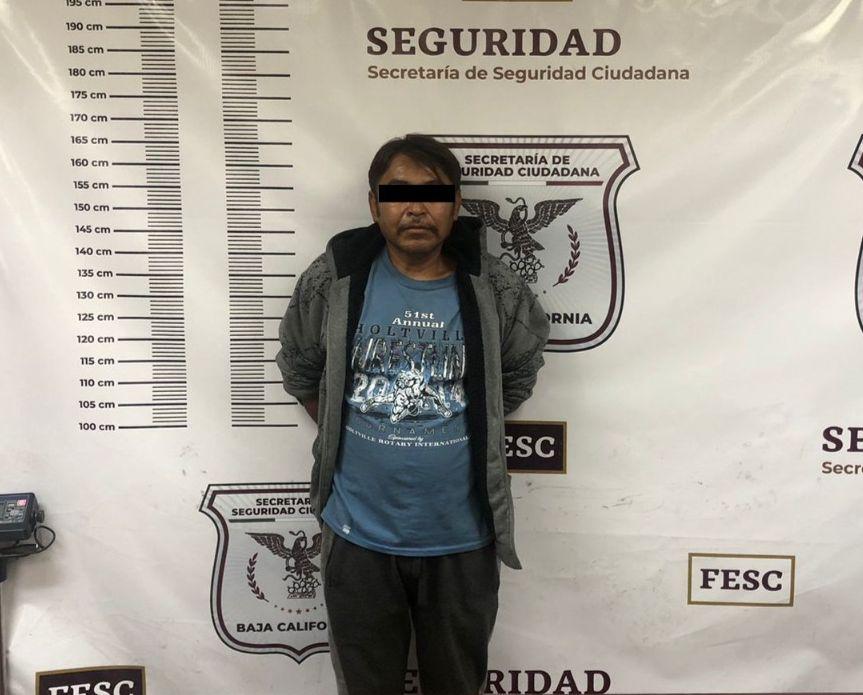 Agentes de la SSCBC detienen a hombre en vehículo con reporte de robo