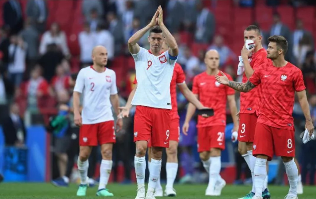 Sin jugar, Polonia avanza a la final de la repesca a Qatar 2022