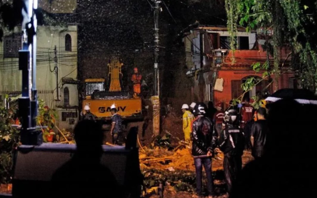 Fuertes lluvias en Rio de Janeiro dejan al menos 14 muertos