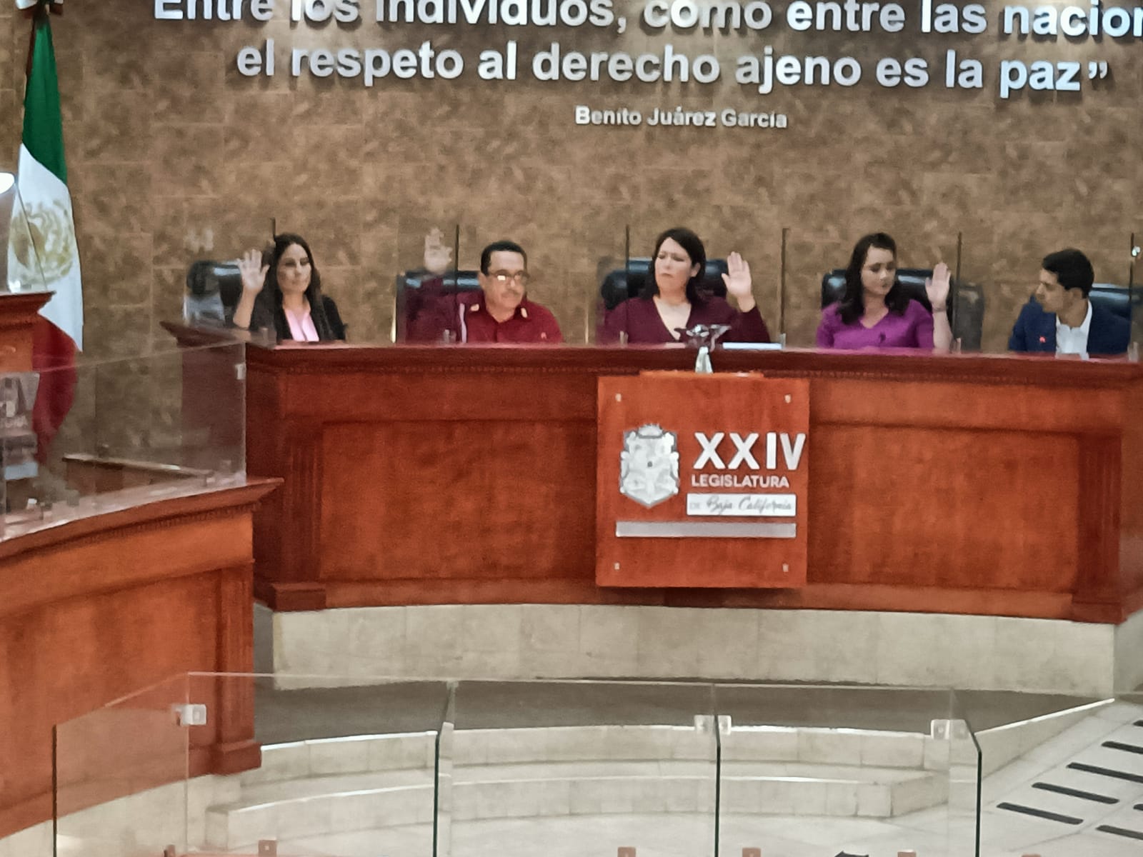 Congreso aprueba seis dictámenes de la comisión de hacienda que preside DIP. Julia González