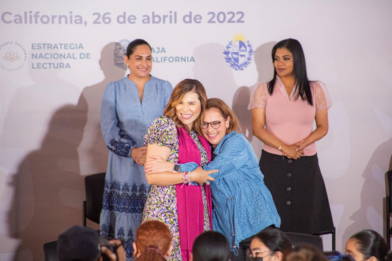 Fomentan Beatriz Gutiérrez Müller y Marina del Pilar la lectura en Baja California