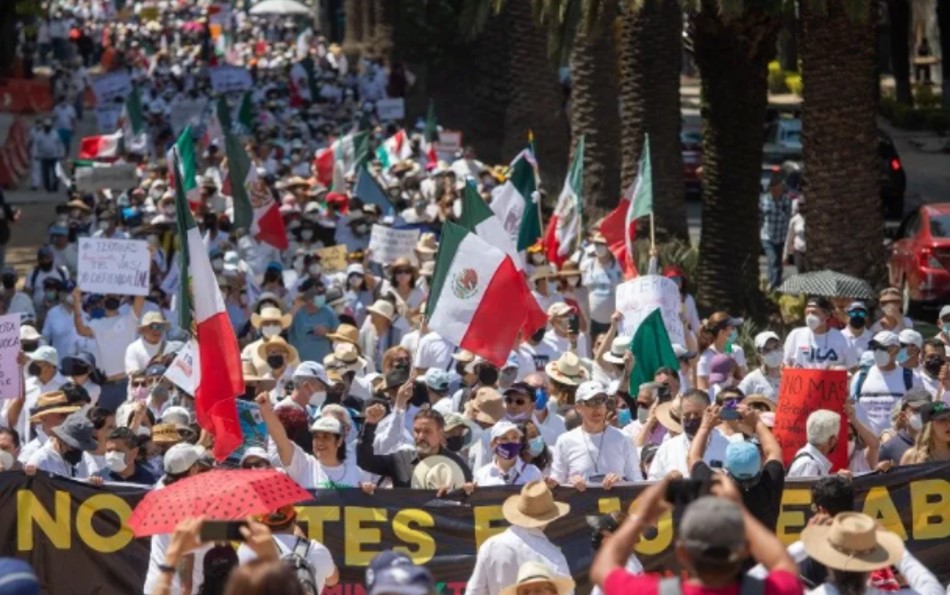 Revocación de mandato: Ciudadanos marchan en contra de la consulta en CDMX