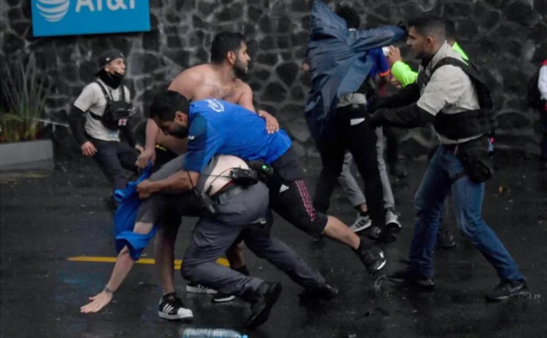 ¡Vuelve la violencia! Aficionados se pelean en partido Cruz Azul vs Atlético San Luis