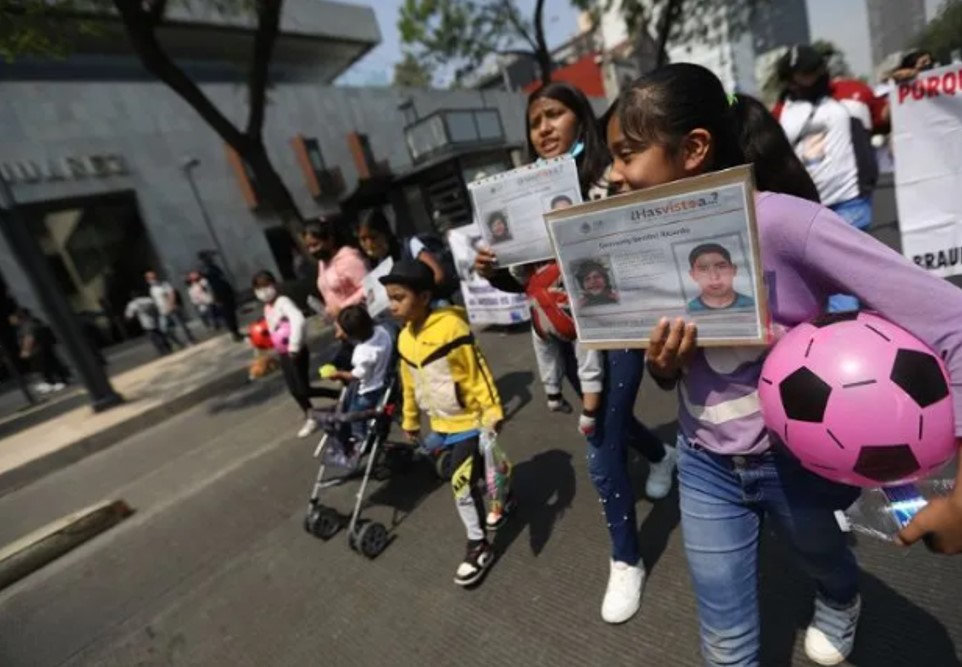 Niños marchan en CDMX contra desapariciones y violencia