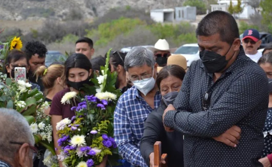 Padre de Debanhi manda mensaje a amigas de su hija