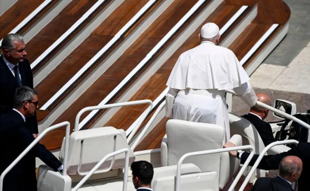 Papa Francisco bromea con seminaristas mexicanos y pide un “poco de tequila”