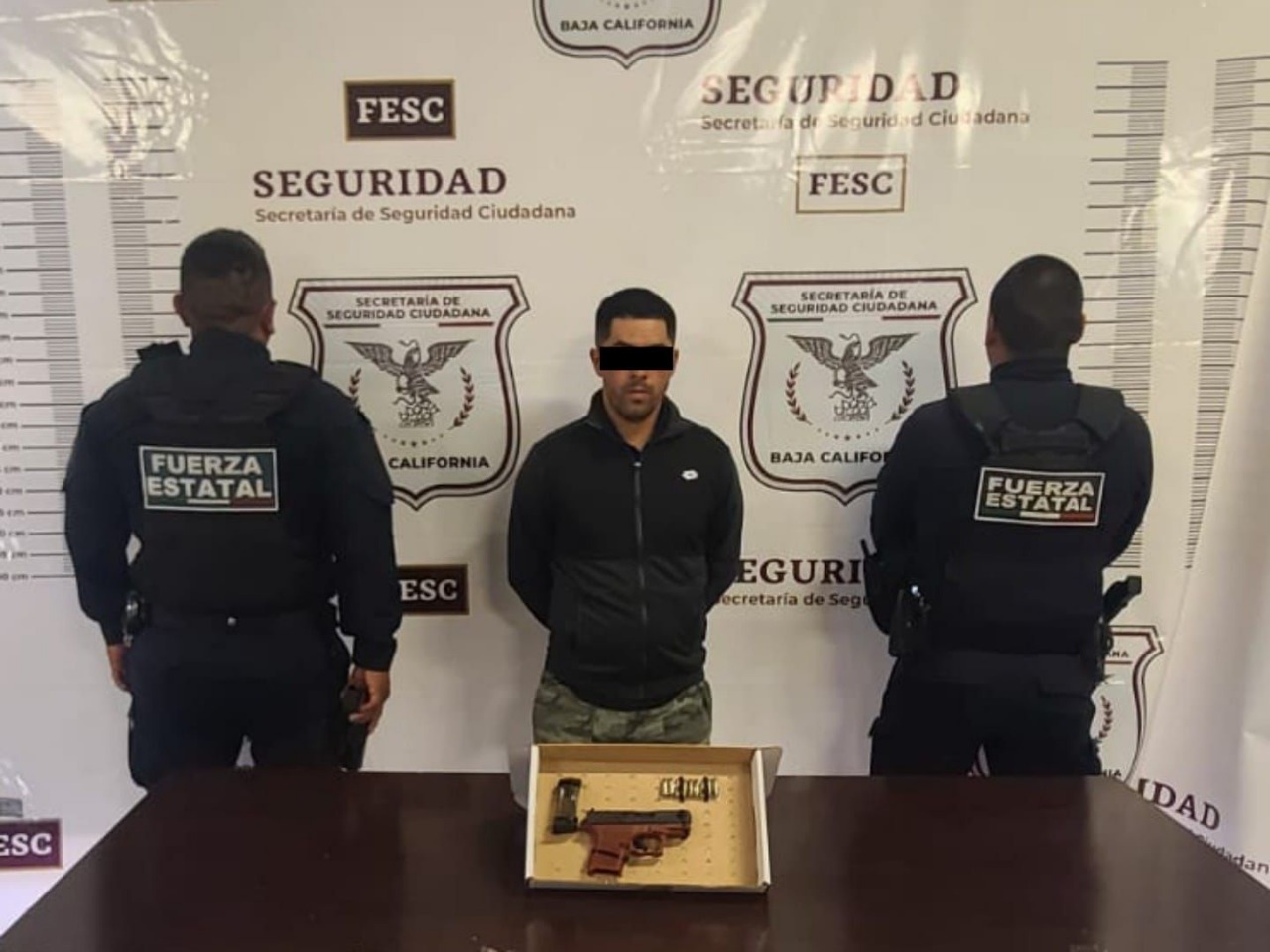 Detienen agentes de la FESC a hombre armado