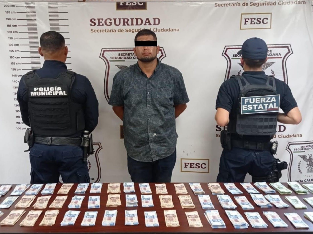 Detienen FESC y DSPM a hombre con más de 200 mil pesos de procedencia ilícita