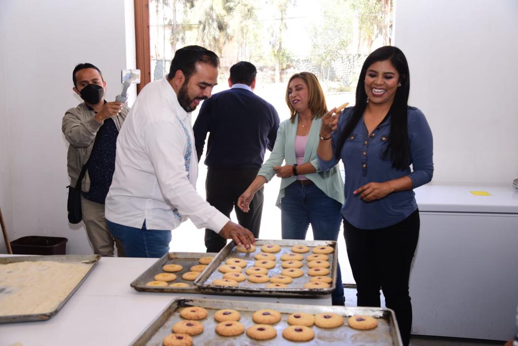 Alcaldesa Montserrat Caballero visita COTRRSA Hombres