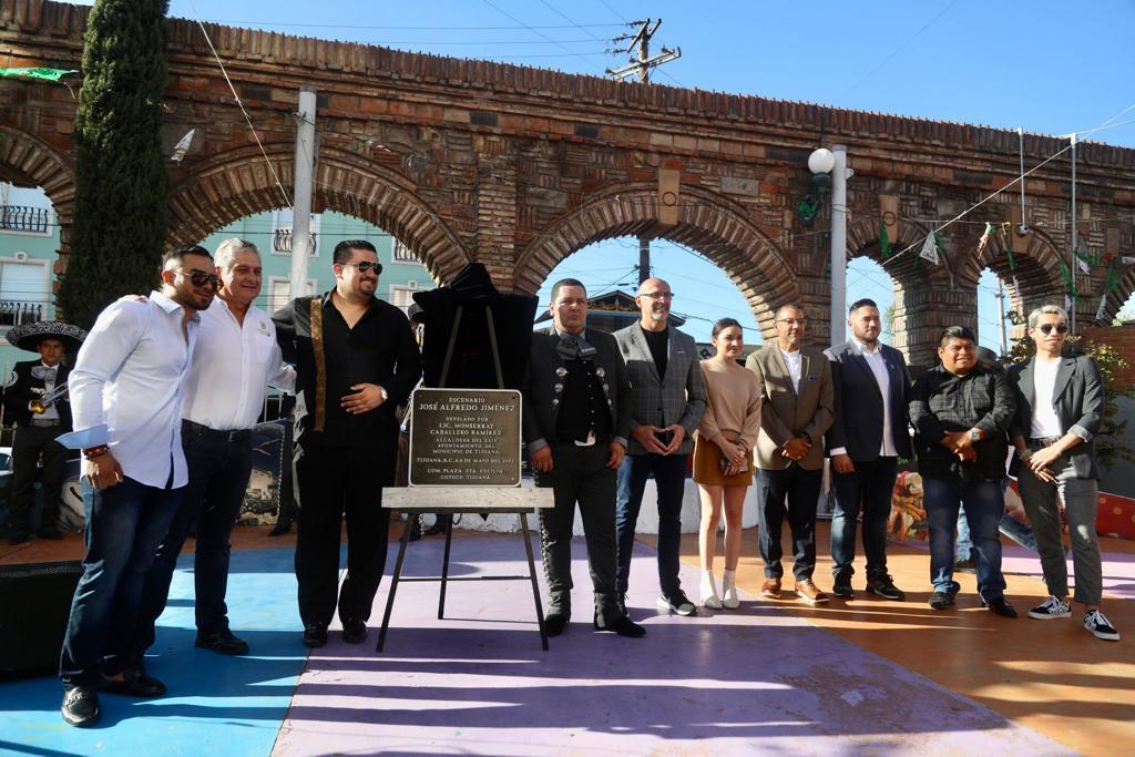 Develan placa conmemorativa de José Alfredo Jiménez en la Plaza Santa Cecilia