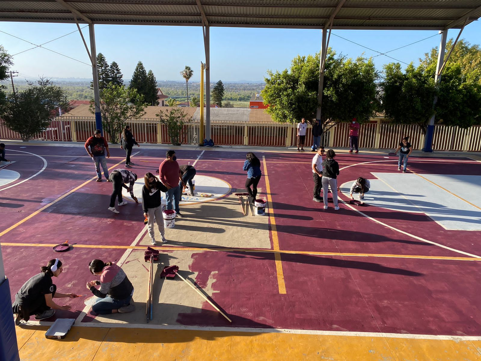 Participa IMJUV en rehabilitación de canchas de la preparatoria municipal