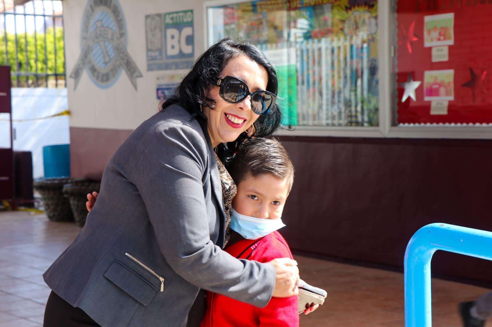 Inaugura Araceli Brown techumbre en la primaria “Pedro Moreno” de la colonia machado