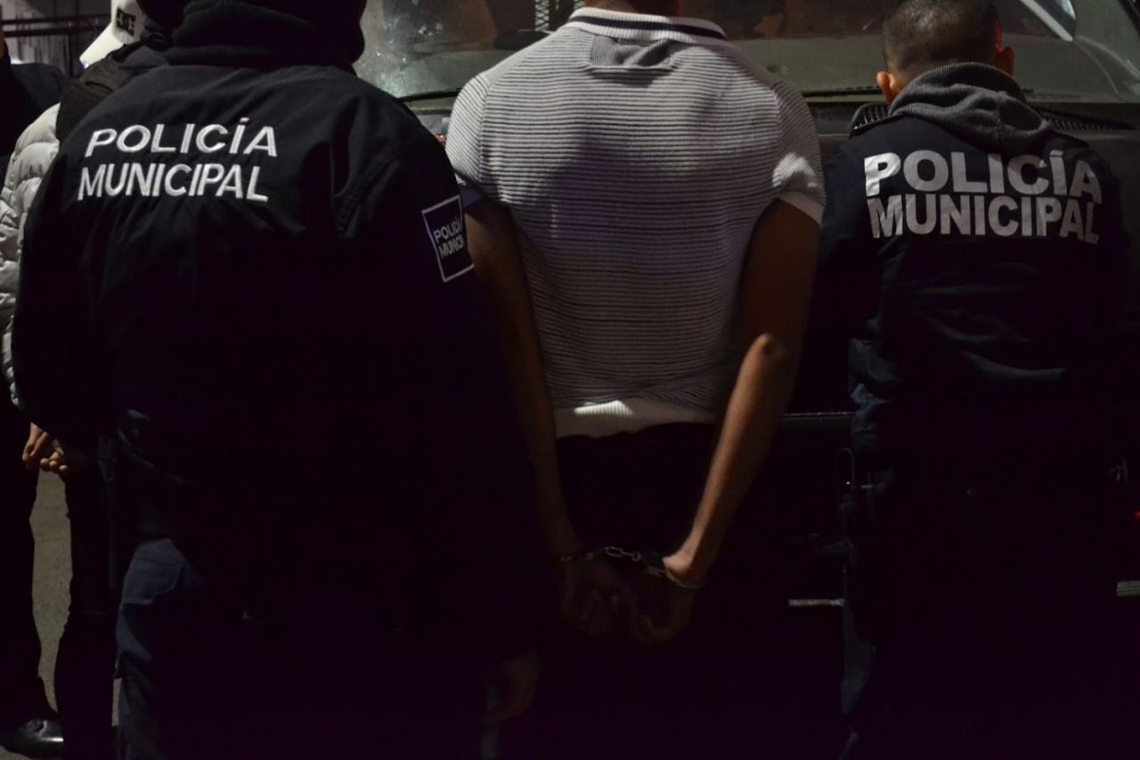 Es detenido masculino por el probable delito de portación de arma prohibida