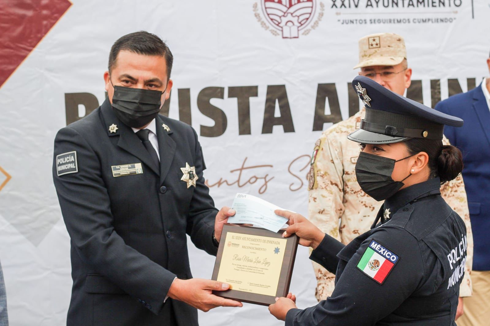 Reconoce Armando Ayala a policías municipales por labores sobresalientes