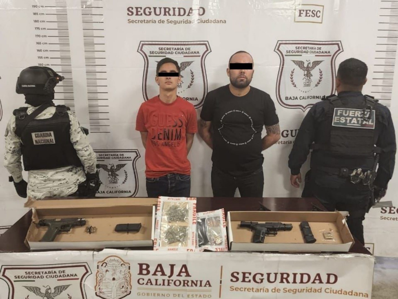 Detiene FESC a hombre y menor de edad armados y con marihuana