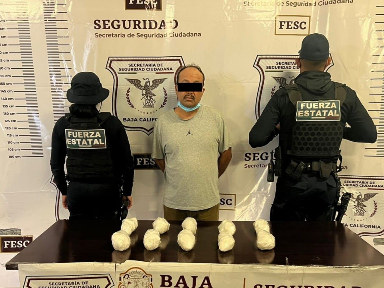 Detienen elementos de la FESC a hombre con más de 4 kilogramos de cristal