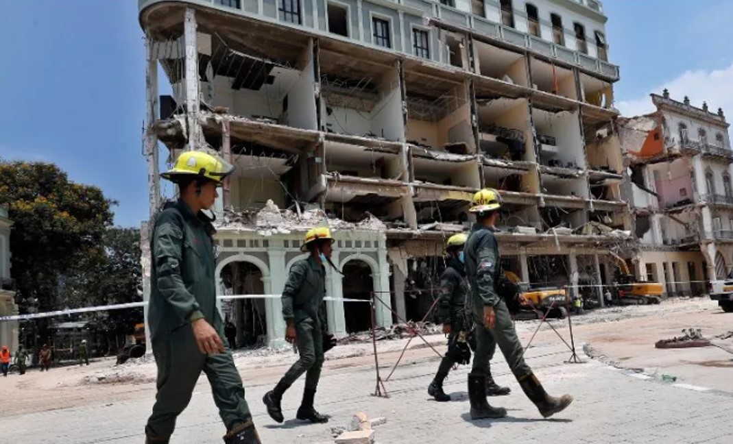 Sube a 40 el número de muertes por explosión en el Hotel Saratoga