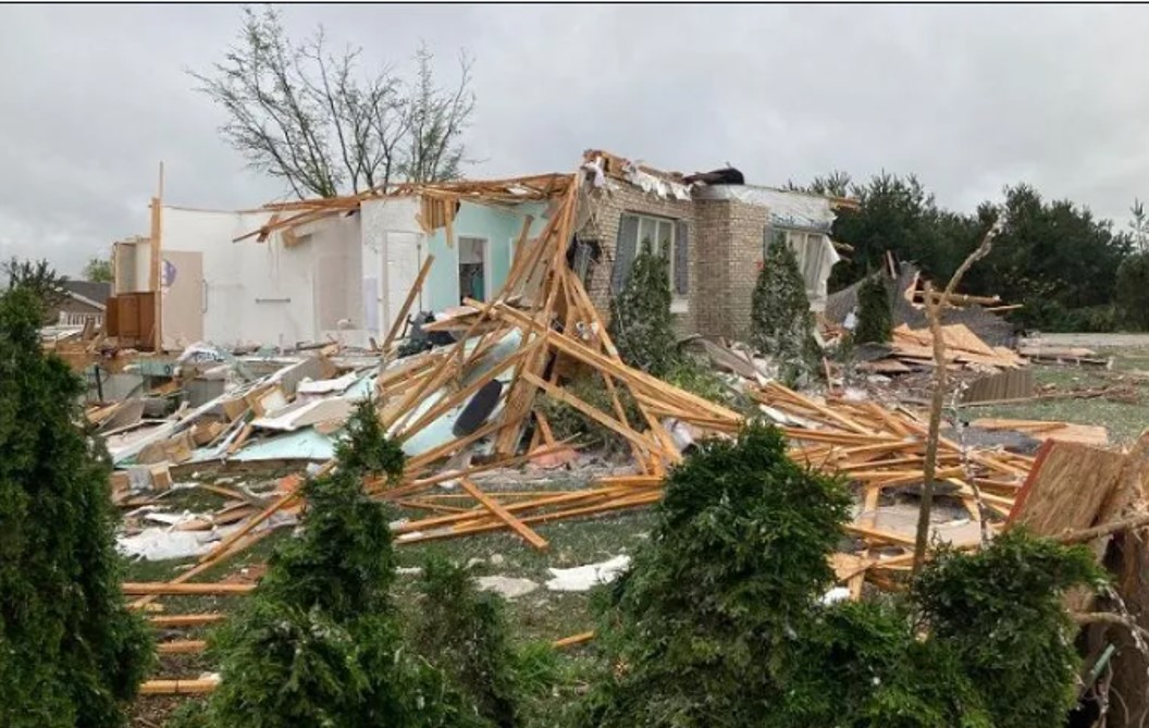 Tornado en el norte de Michigan deja dos muertos