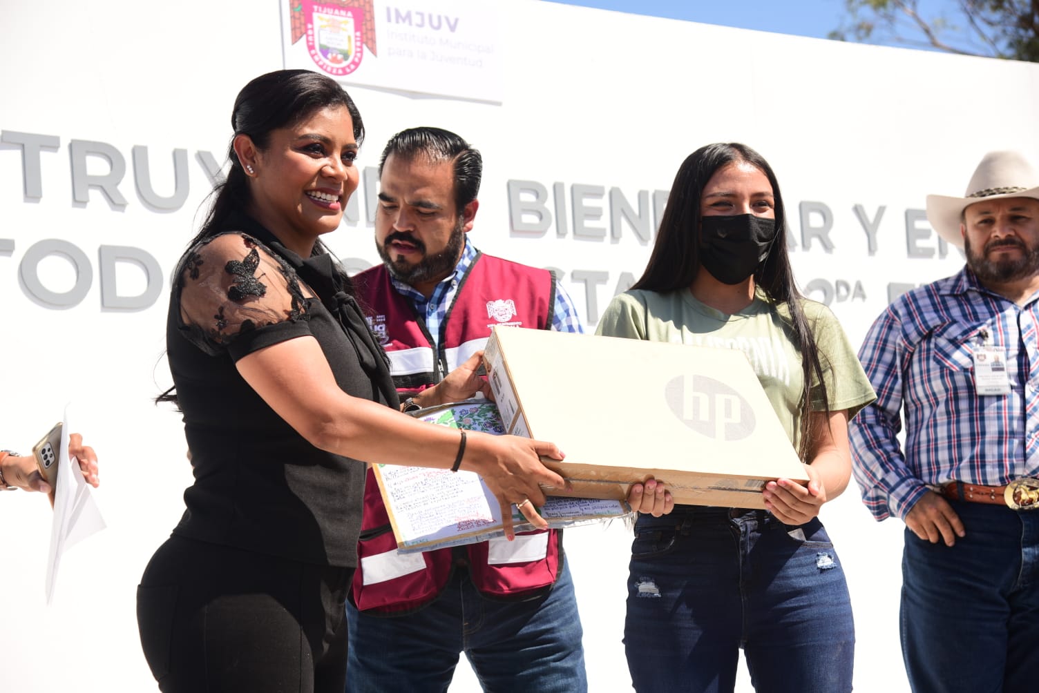 Alcaldesa arranca obras de drenaje y pavimentación por casi 2 Mdp en Cerro Colorado