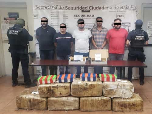 Detiene FESC a cinco hombres con armas y más de 120 kg de drogas