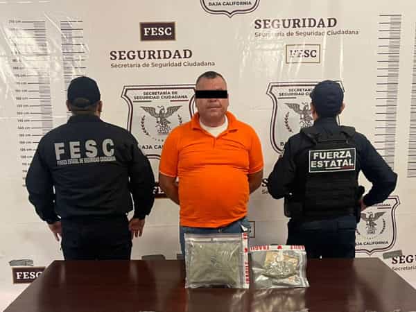 Detiene FESC a cuatro personas por el delito de narcomenudeo y recupera vehículo con reporte de robo