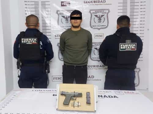 Detiene fuerza estatal a hombre armado en Ensenada