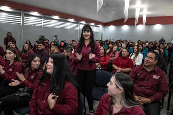 Entregan certificados de fin de estudios en licenciatura en trabajo social