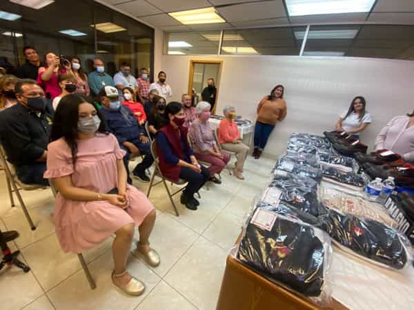 INDIVI cumple con entrega de uniformes a sus trabajadores