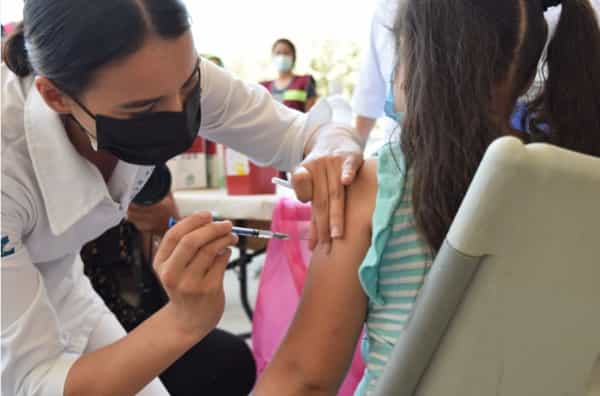 Piden acudir a los módulos de vacunación para niños de cinco a once años con el registro impreso en mano