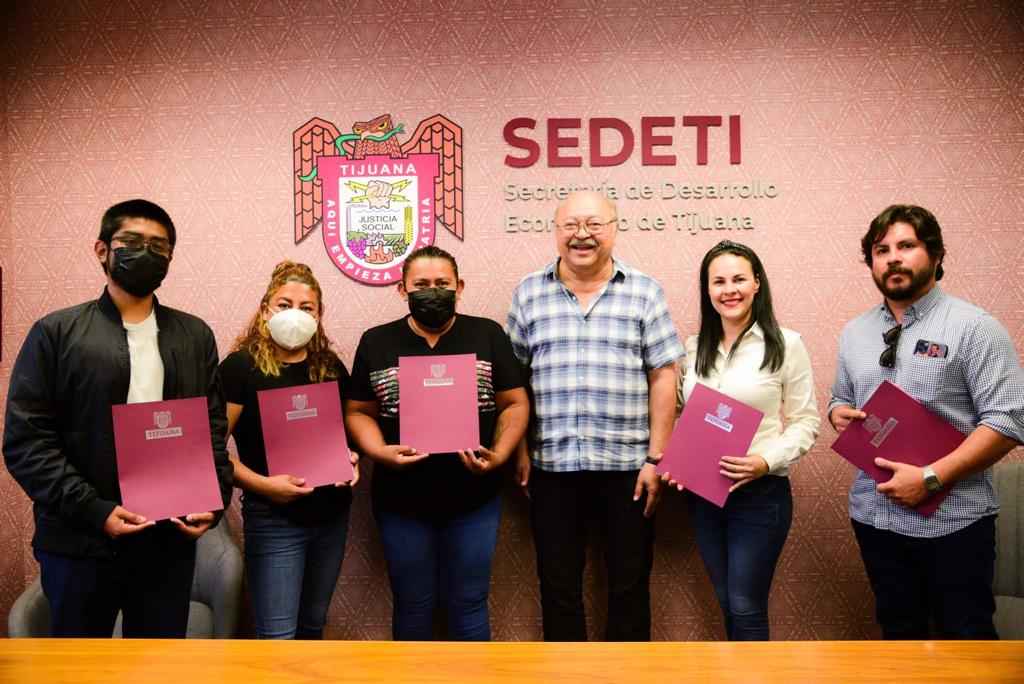 SEDETI entrega créditos del fideicomiso fondos Tijuana