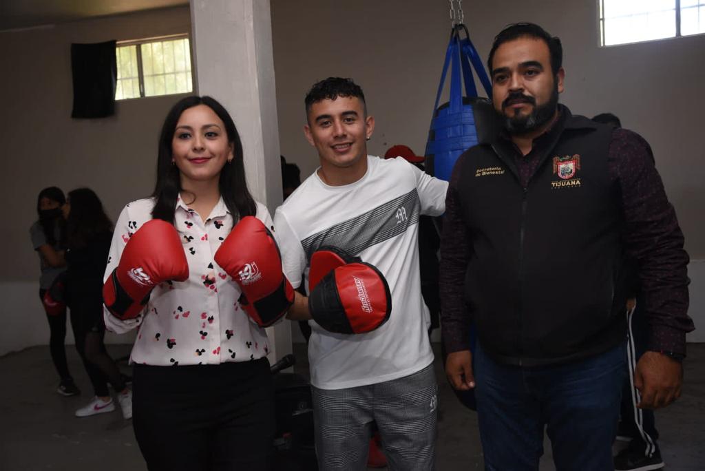 Ayuntamiento de Tijuana apoya a jóvenes deportistas con donativo de equipamiento de box