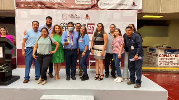 Recibe CESPM trofeos de campeón en softbol y futbol 7