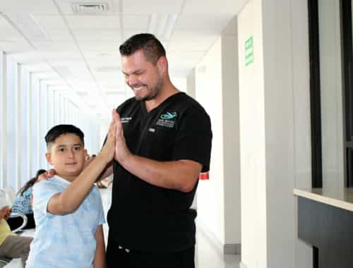 Recupera niño movilidad de su mano gracias a exitosa intervención en el Hospital General de Mexicali