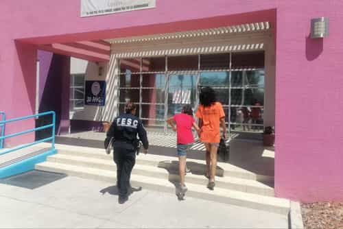 Rescata escuadrón violeta a madre e hija en Mexicali