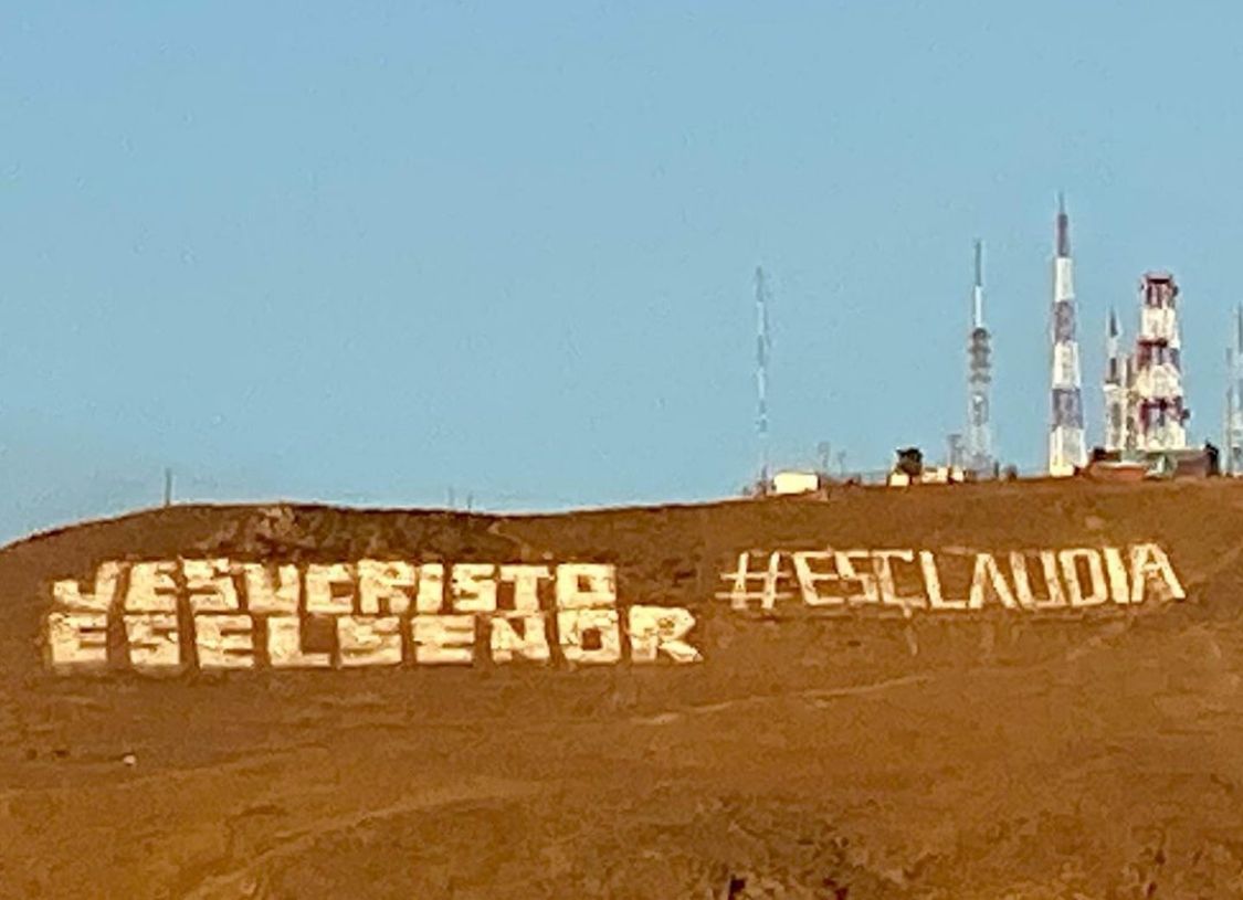 Colocan la frase #ESCLAUDIA en el Cerro Colorado de Tijuana