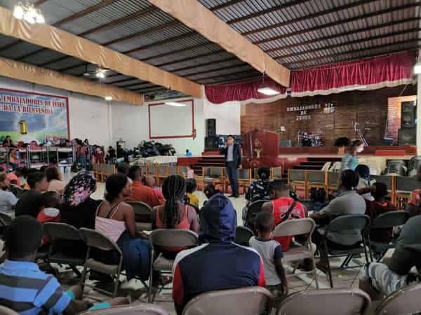 Capacitan con temas de prevención a población migrante en albergues de Mexicali y Tijuana