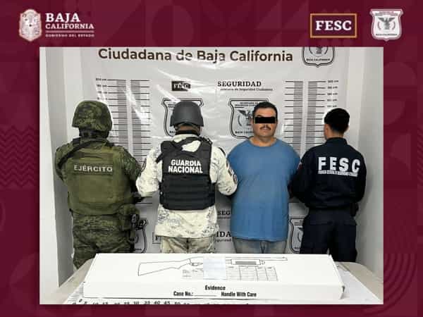 Detienen FESC, SEDENA y GN A hombre armado en Ensenada