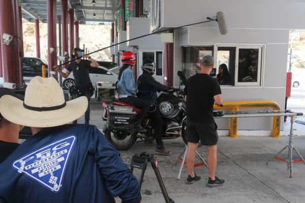 Graban proyecto cinematográfico en autopista Centinela – La Rumorosa