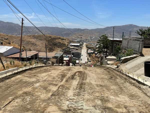 Inicia SIDURT trabajos de mejoramiento de imagen urbana de la calle César Chávez en la colonia Libertad de Tecate