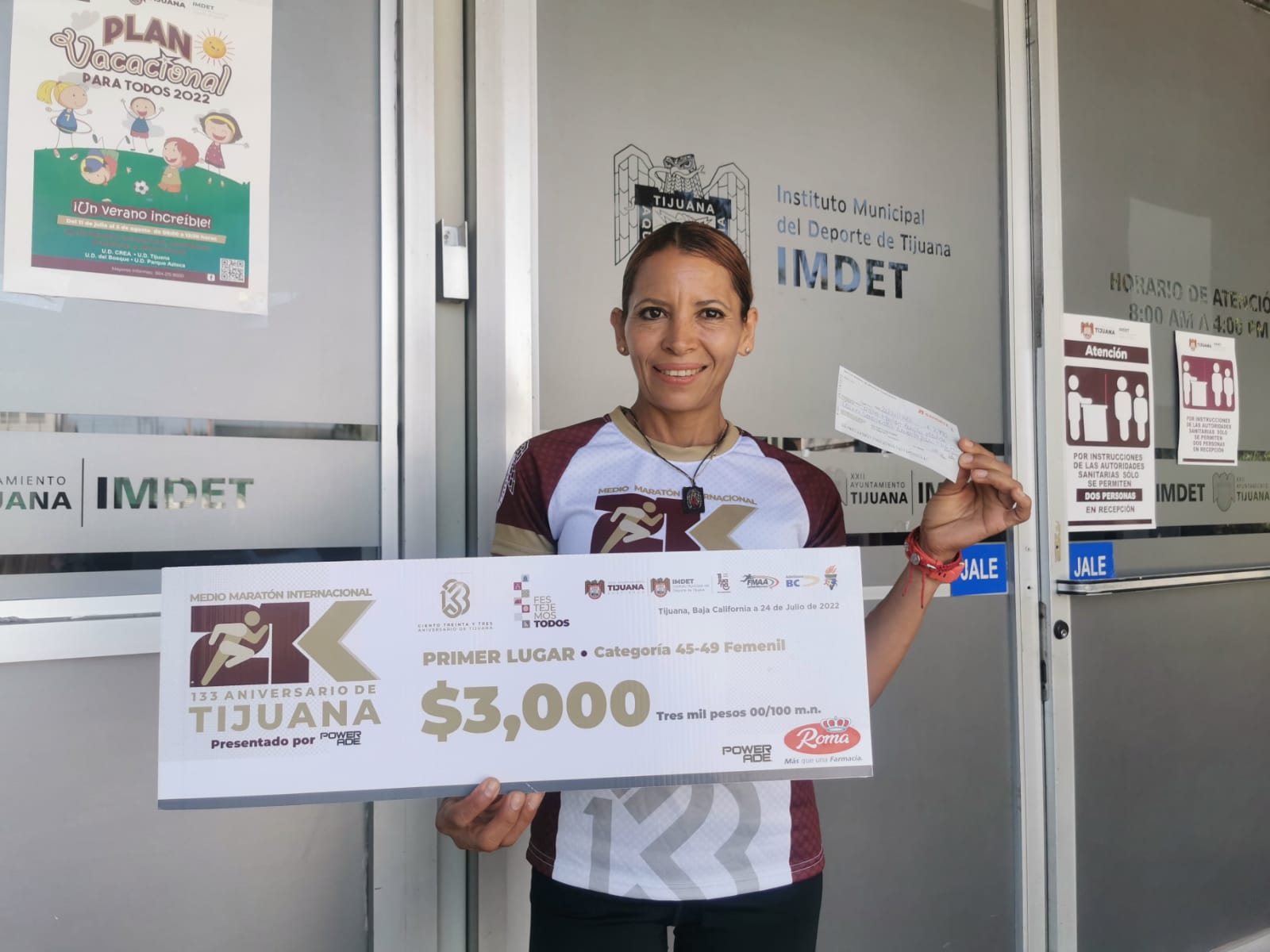 Entregan cheques a ganadores del 27 Medio Maratón Internacional de Tijuana