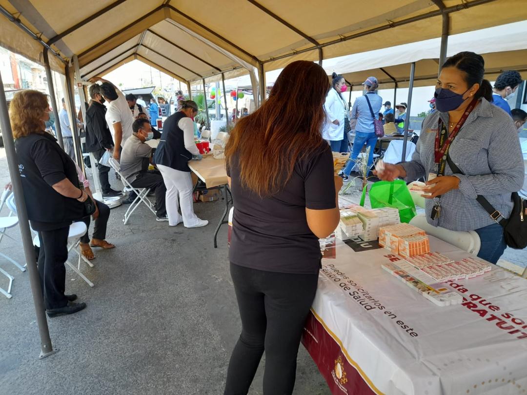 Acuden ciudadanos a la jornada de la secretaría de salud en la zona norte de Tijuana