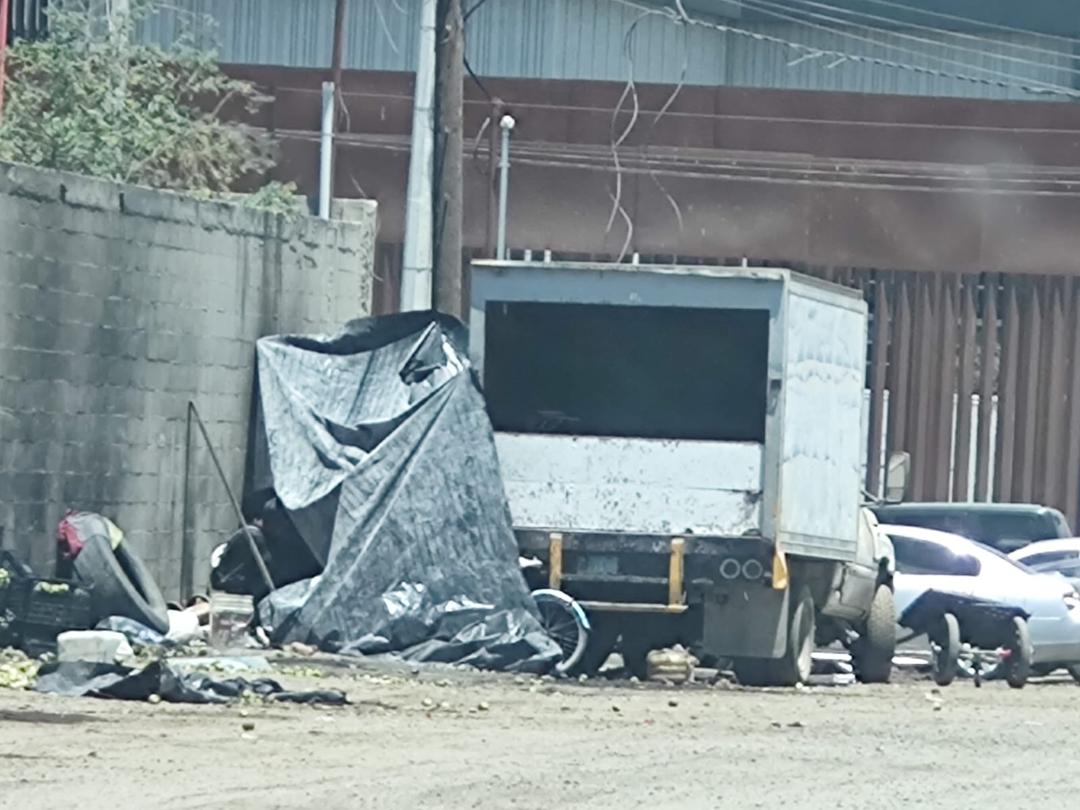 Piden vecinos de la Garita de Otay se remuevan unidades abandonadas de las calles