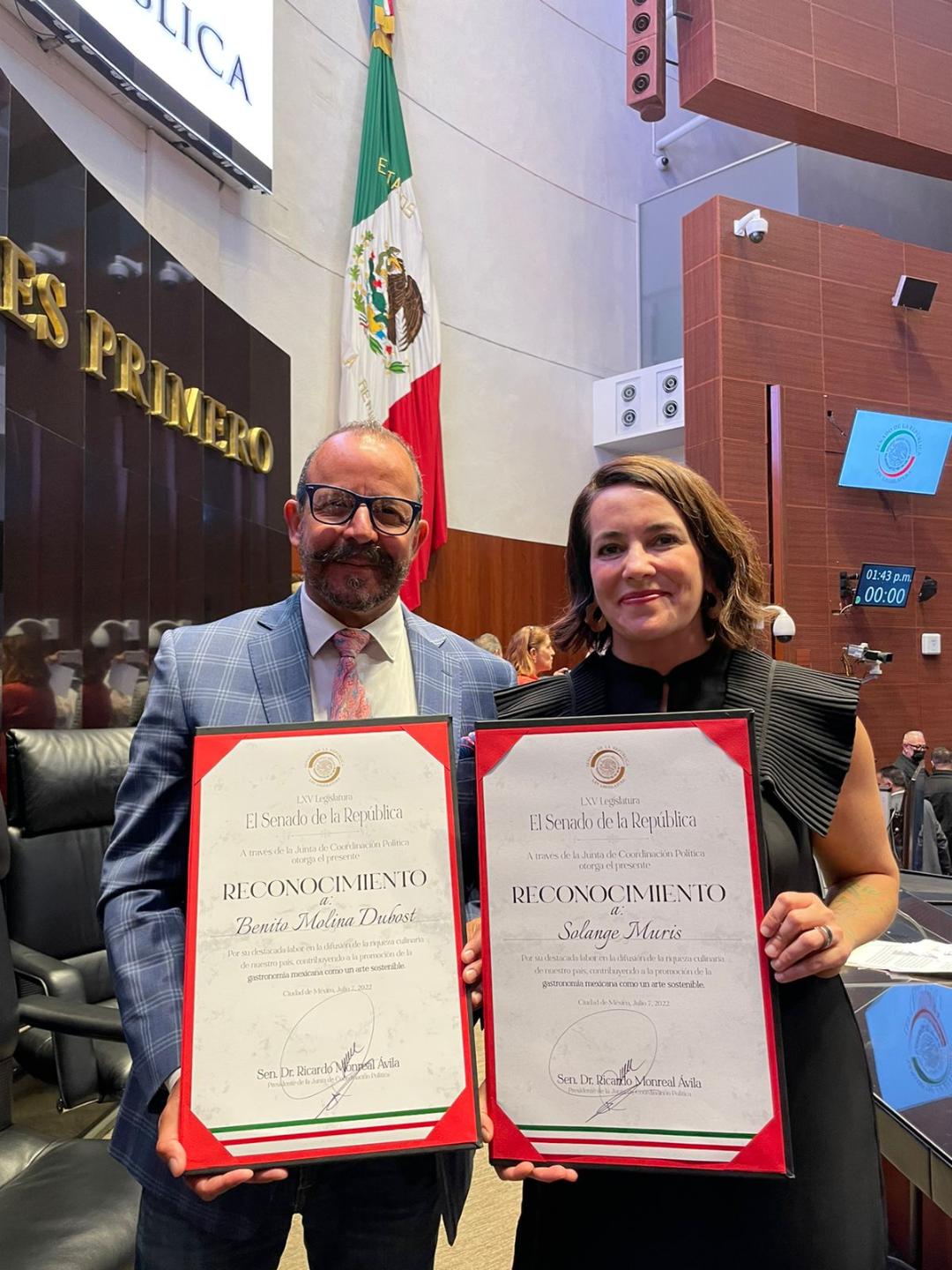 Reconocen a chefs Baja Californianos Benito Molina y Solange Muris en senado de la república